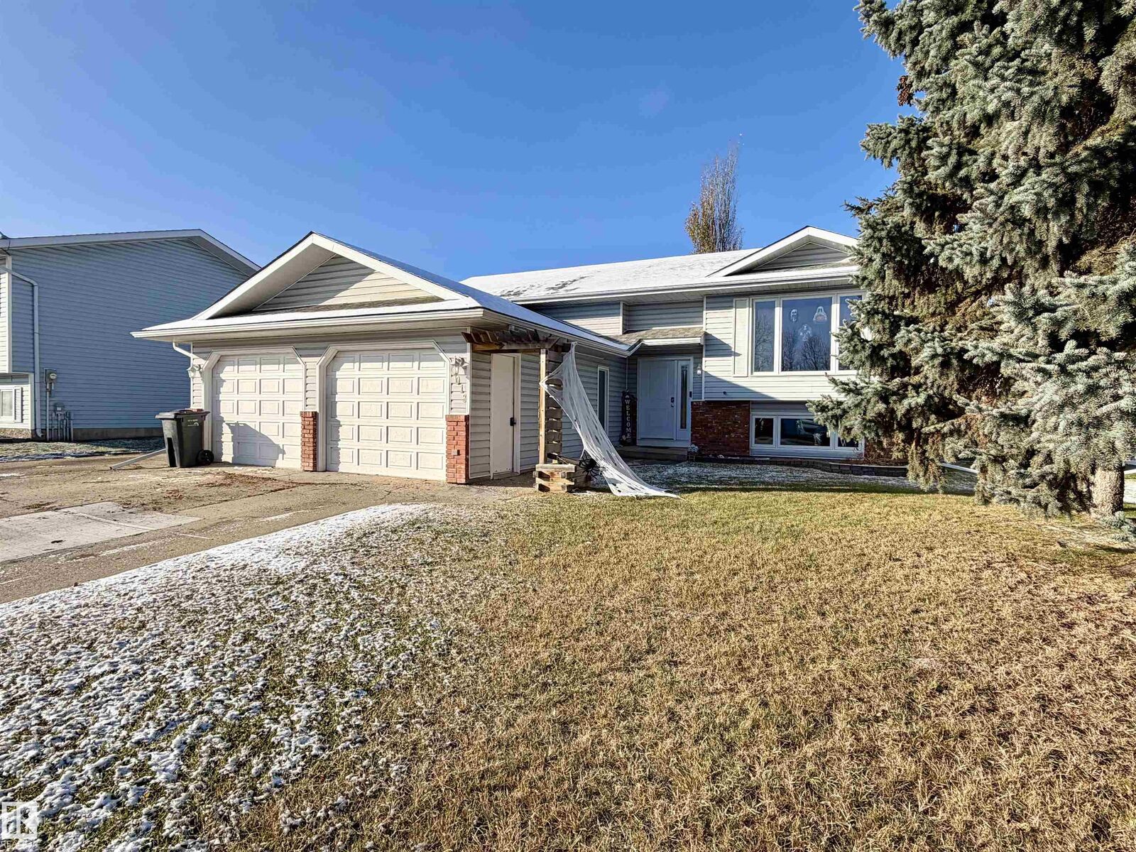Property Photo:  4013 Mackenzie Avenue  AB T7A 1B1 