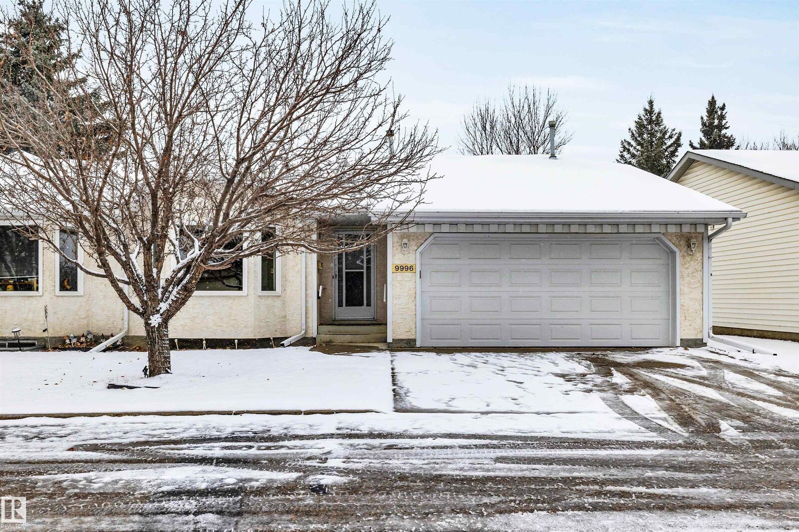Property Photo: 9996 176 Avenue NW AB T5X 5W1