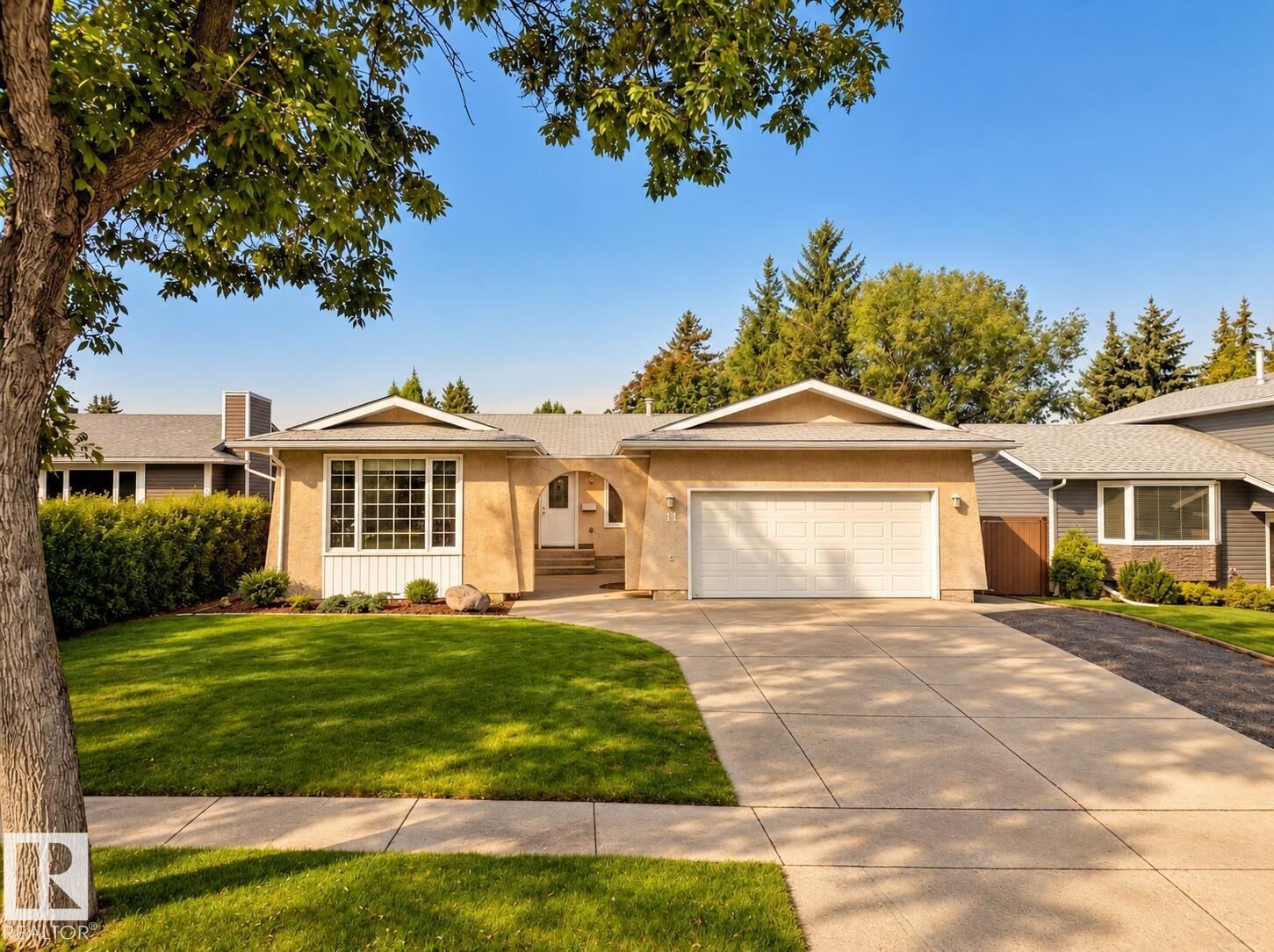 Property Photo: 11 Brunswick Crescent AB T8N 2K5