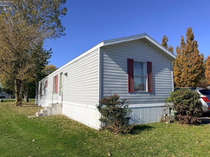 Property Photo:  87 W Bass Circle  OH 43440 
