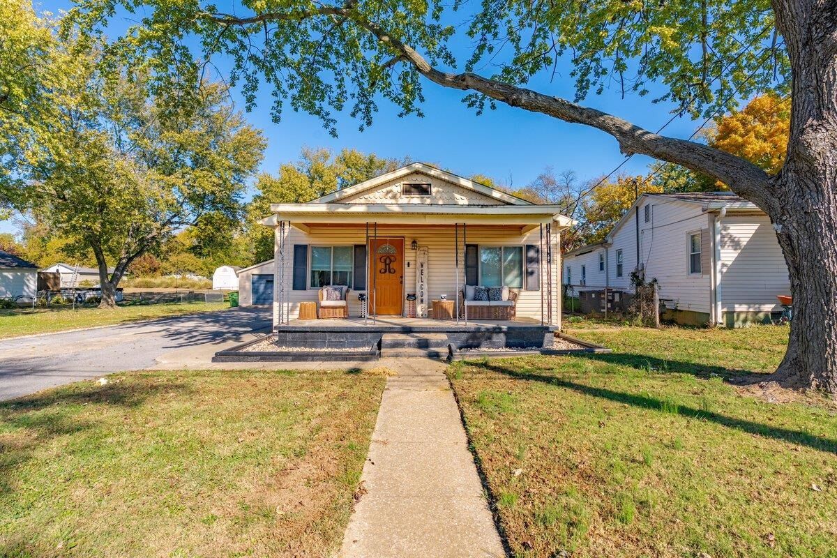Property Photo:  2025 Poplar Ave  KY 42420 