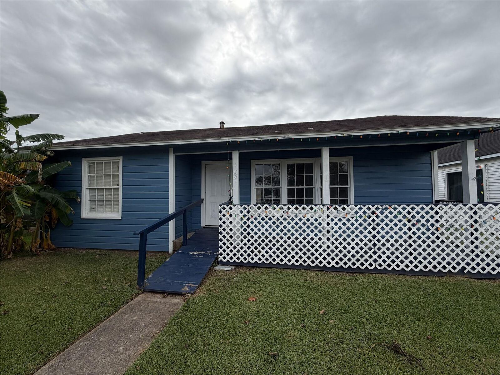 Property Photo:  1427 W 6th Street  TX 77541 