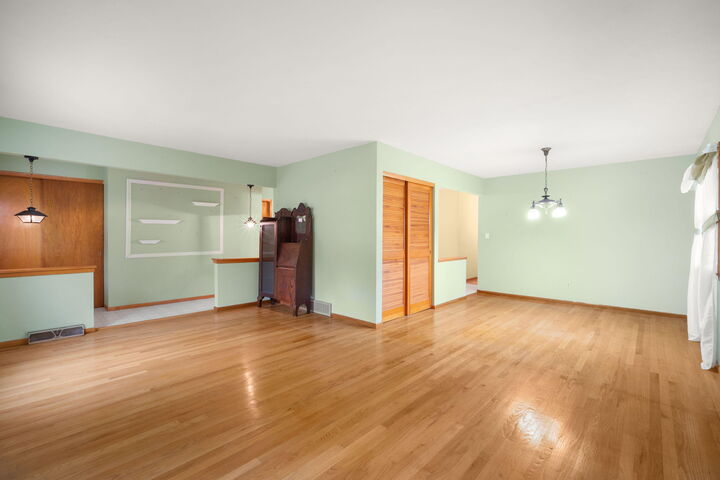 Property Photo: W234n6074 Tulip Ln WI 53089