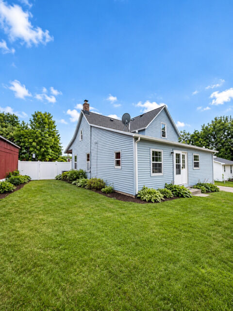 Property Photo:  108 E Bissell Street  IL 62571 