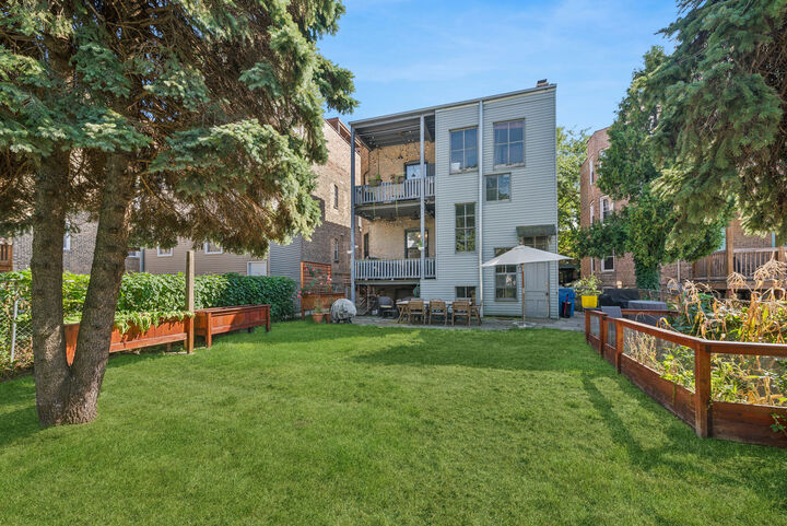 Property Photo:  1314 W Carmen Avenue  IL 60640 