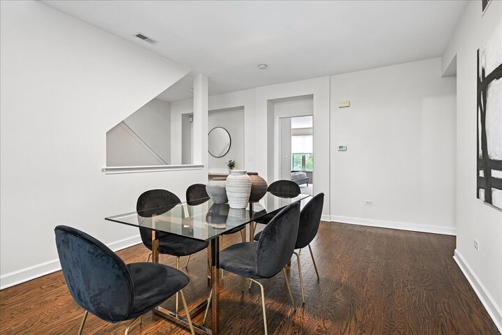 Property Photo:  466 S Commons Court  IL 60015 