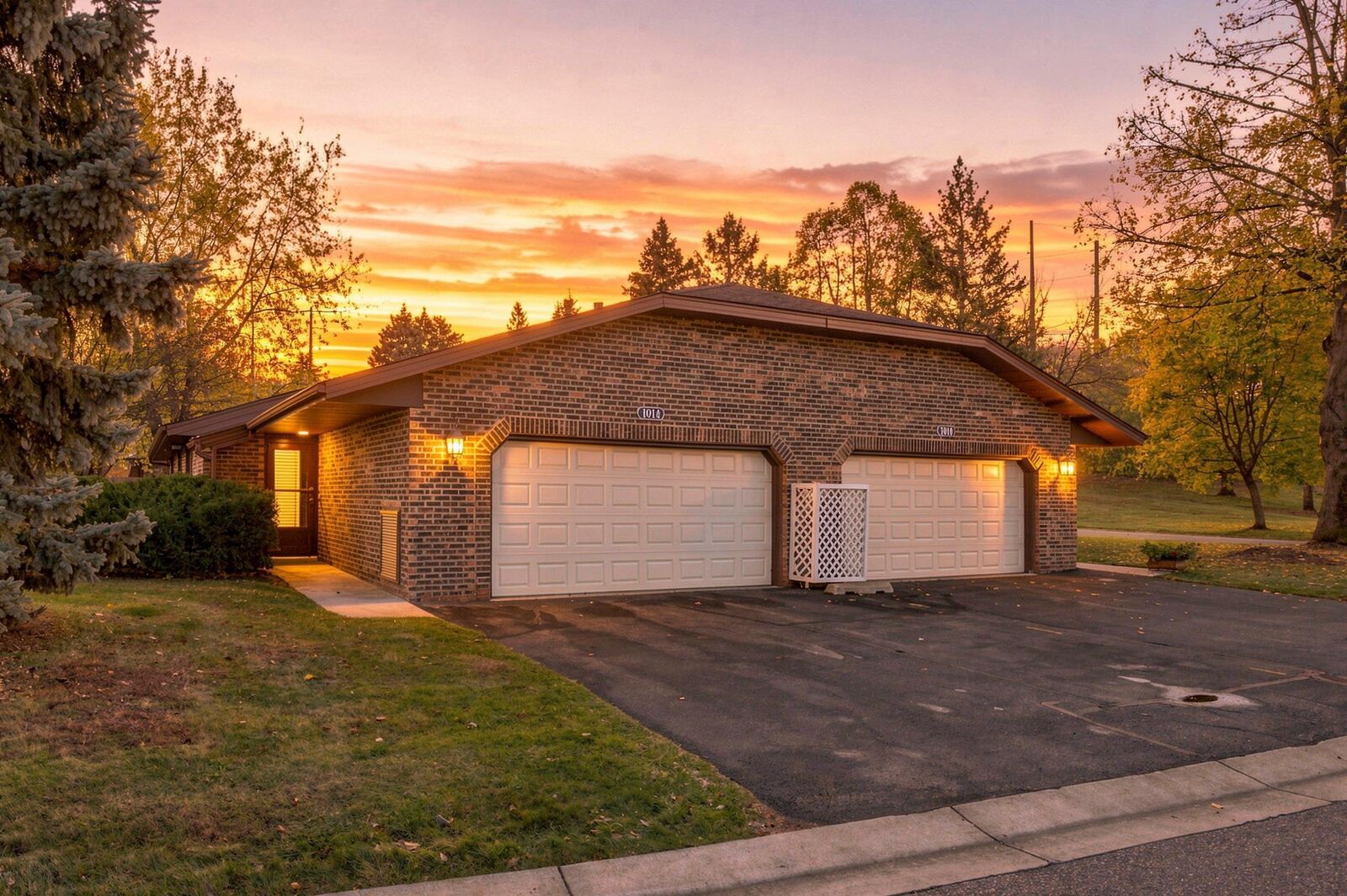 Property Photo: 1014 Weston Lane N MN 55447