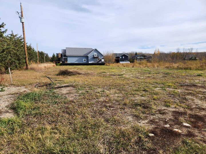 Property Photo:  606 Lakeshore Drive  SK S9V 2T0 