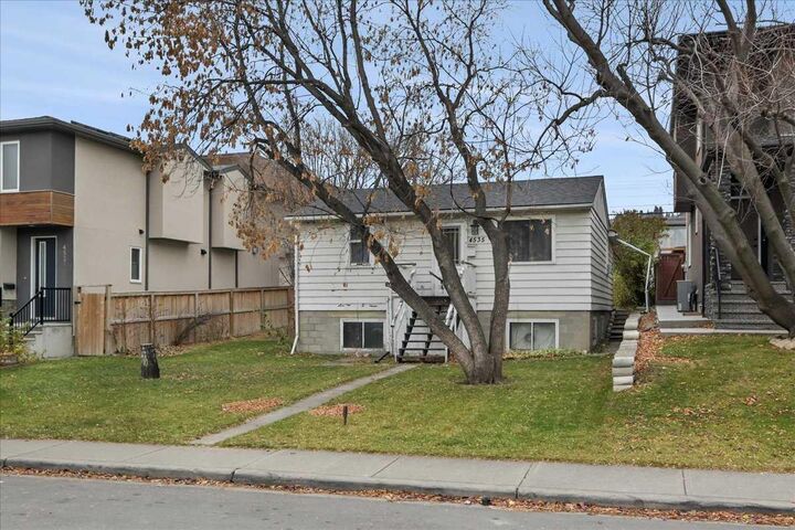 Property Photo:  4535 17 Avenue NW  AB T3B 0N9 