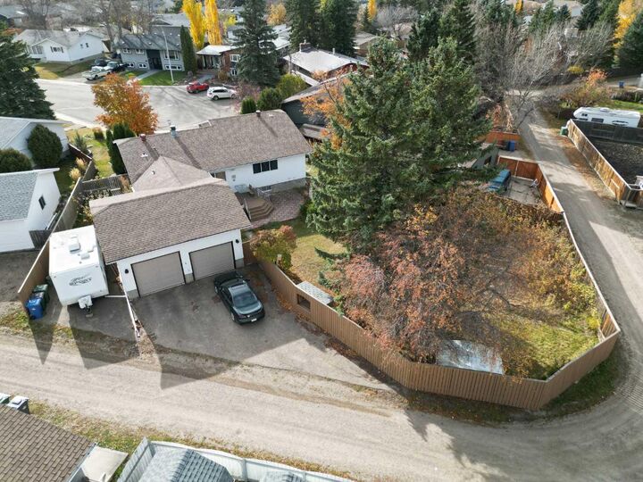 Property Photo:  5036 35 Street Close  AB T4G 1H5 