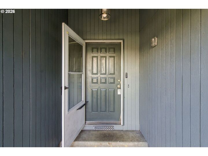 Property Photo:  4264 Dove Ln  OR 97402 