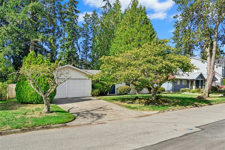 Property Photo:  449  155th Avenue SE  WA 98007 