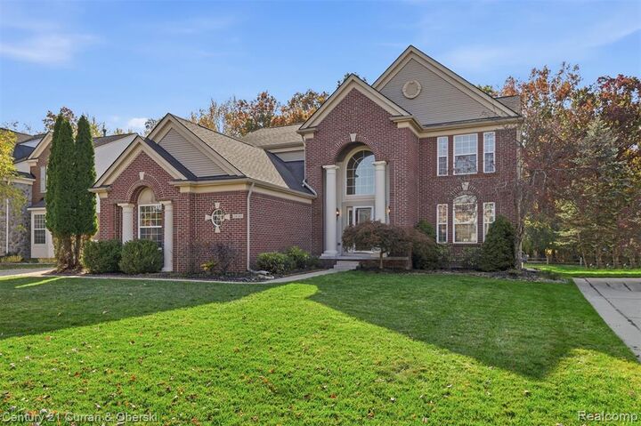 Property Photo:  24243 Summer Lane  MI 48134 