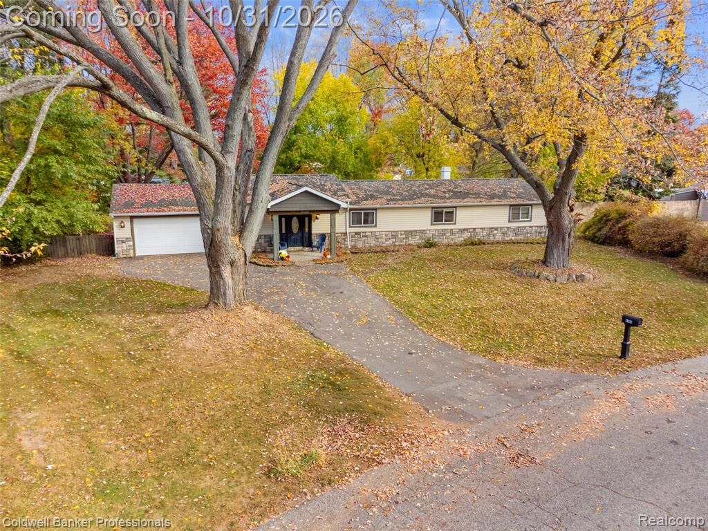 Property Photo:  4560 Independence Drive  MI 48346 