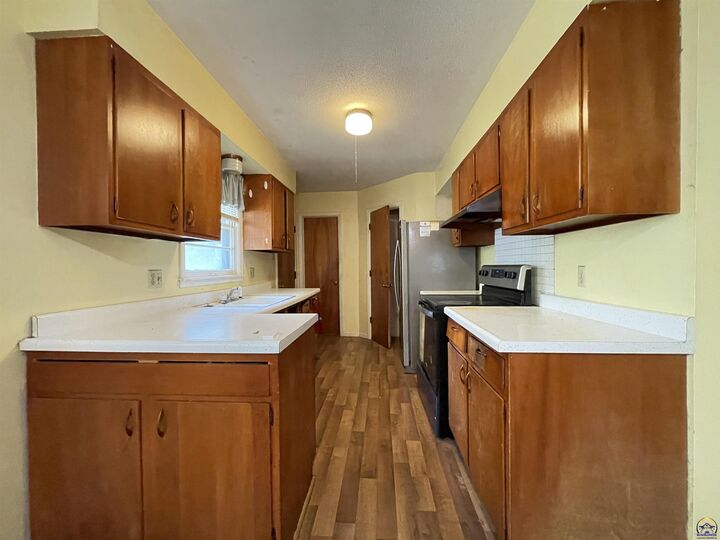 Property Photo: 207 Poplar St KS 66073