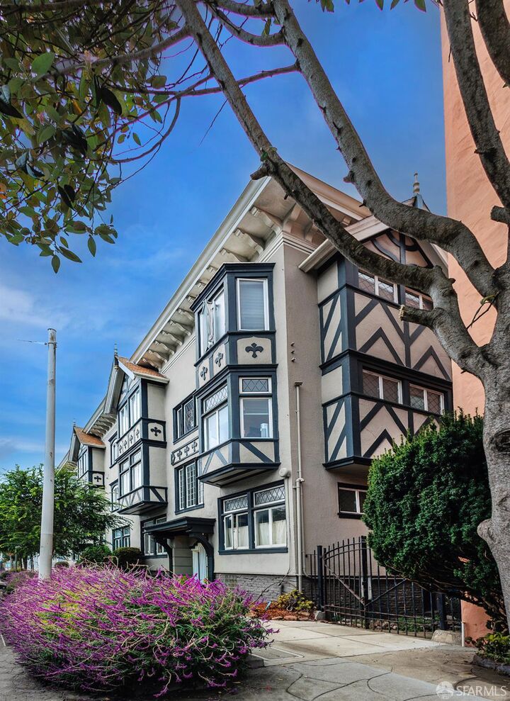 Property Photo:  136-138 Frederick Street  CA 94117 