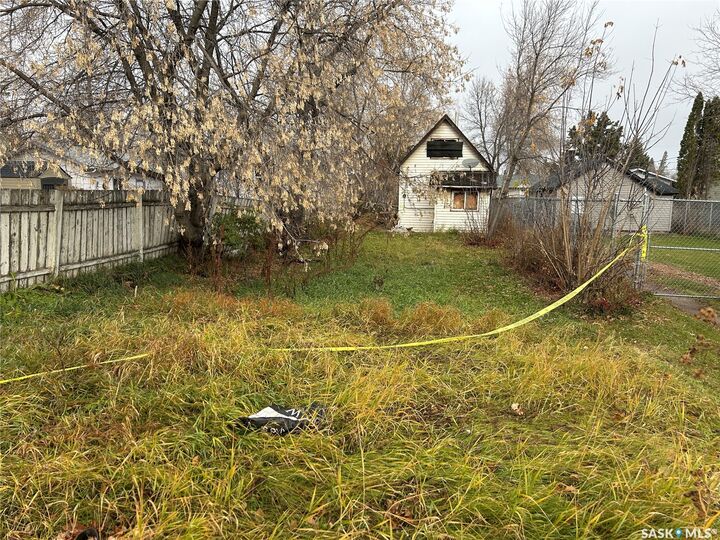 Property Photo:  417 7th Street E  SK S6V 0S4 