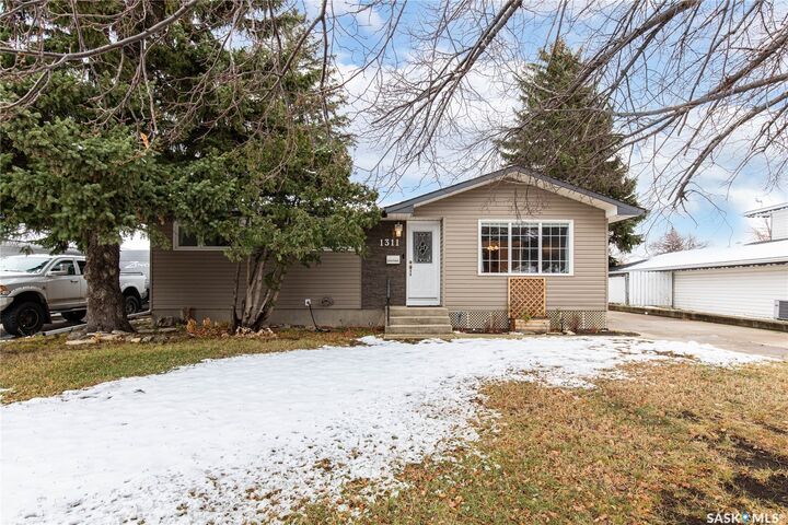 Property Photo: 1311 King Crescent SK S6H 3G3