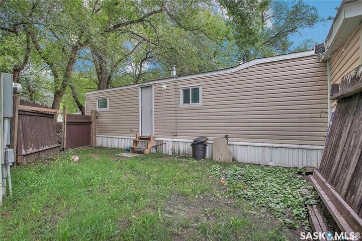 Property Photo: 1524 Rayner Avenue 408 SK S7N 1Y1