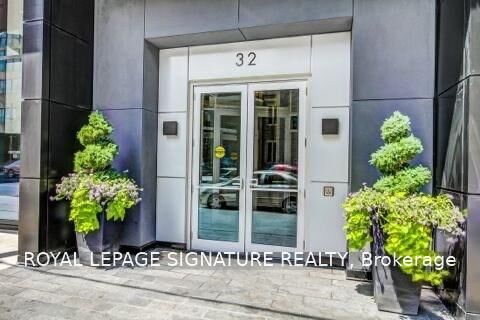 Property Photo: 32 Davenport Road 1503 ON M5R 1H3
