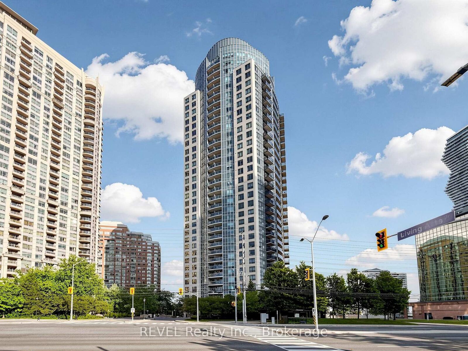Property Photo: 330 Burnhamthorpe Road W 2609 ON L5B 3Y5