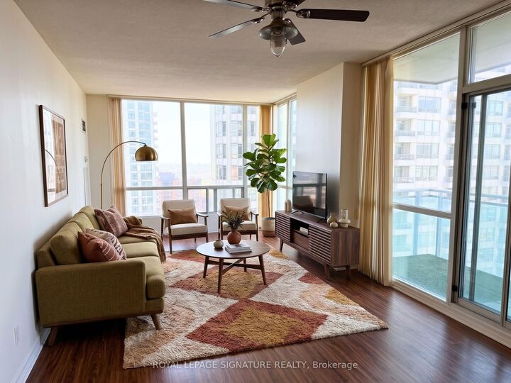 Property Photo:  3939 Duke Of York Boulevard 1909  ON L5B 4N2 