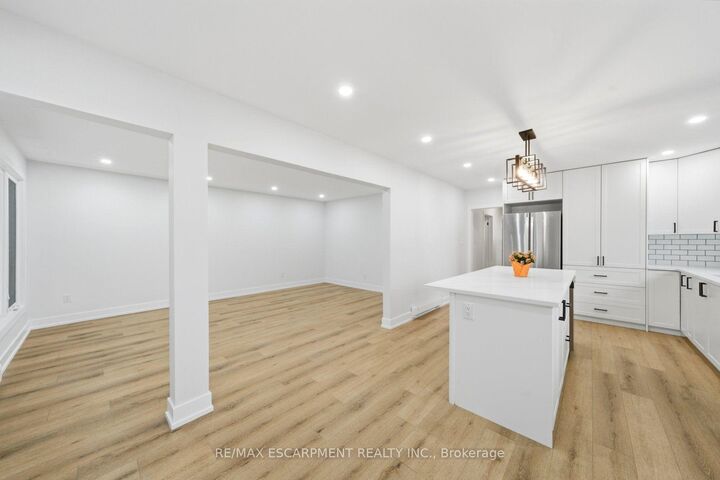 Property Photo:  16 Elm Avenue  ON L8G 2W1 