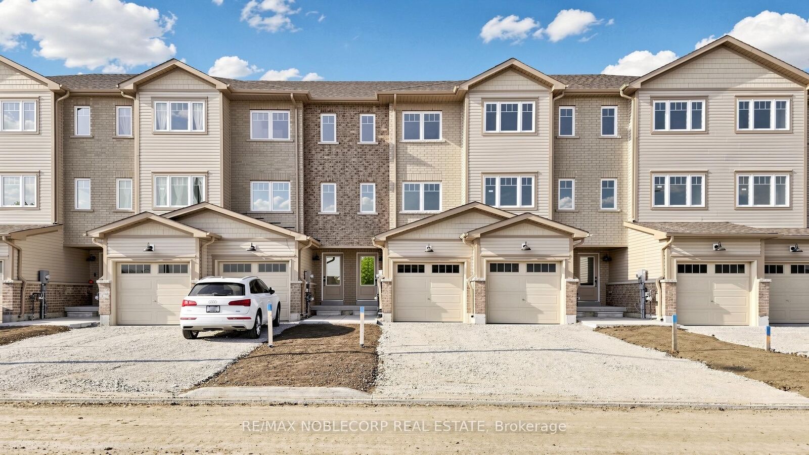 Property Photo:  35 Flan Boulevard  ON L9J 0E1 