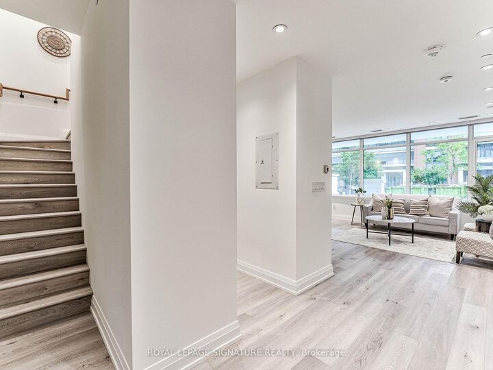 Property Photo:  75 Canterbury Place Th105  ON M2N 0L2 
