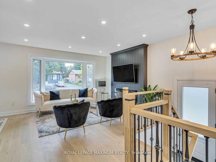 Property Photo: 8 Lawrence Crescent Upper Level ON L6W 2P3