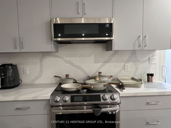Property Photo:  24 Deepglade Crescent  ON M2J 1B4 