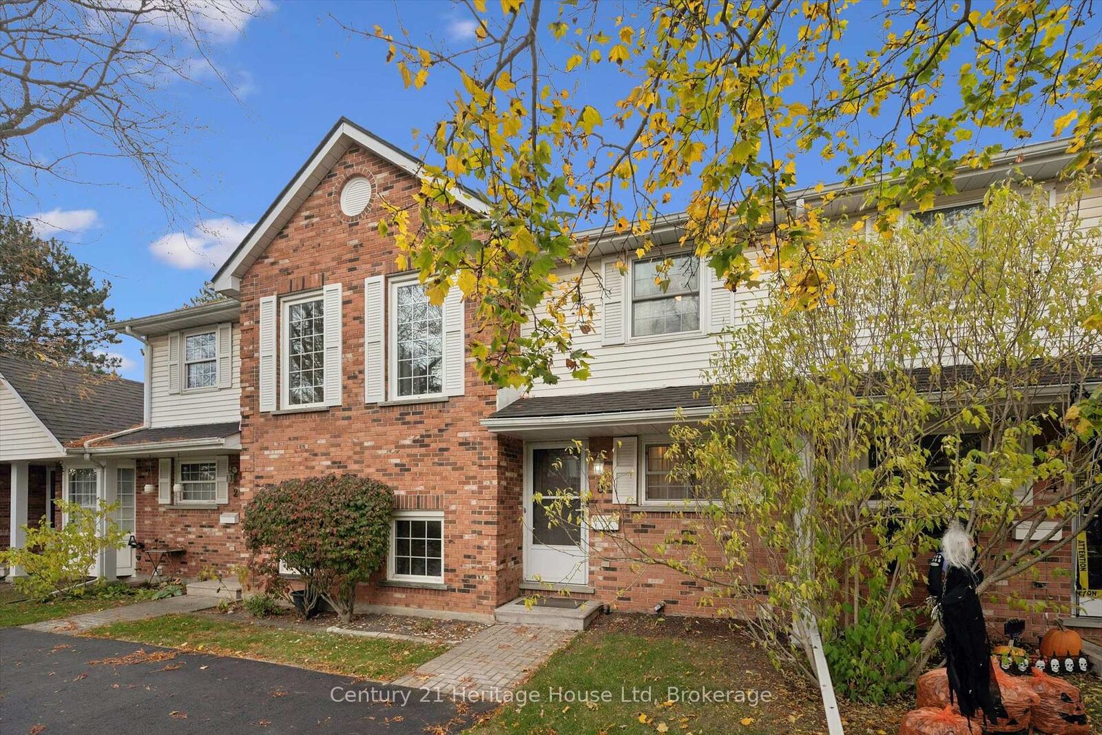 Property Photo: 129 Victoria Road 3 ON N1E 6V3