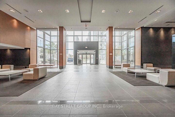 Property Photo: 135 Village Green Square 3418 ON M1S 0G4