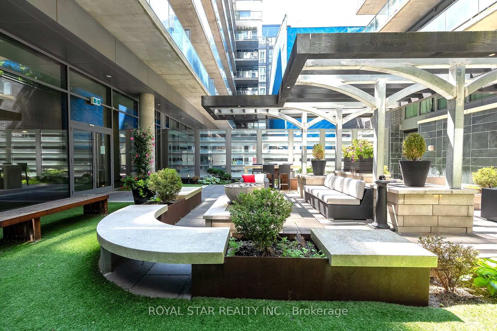 Property Photo: 95 Bathurst Street 623 ON M5V 0H7