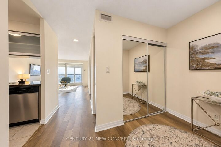 Property Photo:  2015 Sheppard Avenue 2402  ON M2J 0B3 