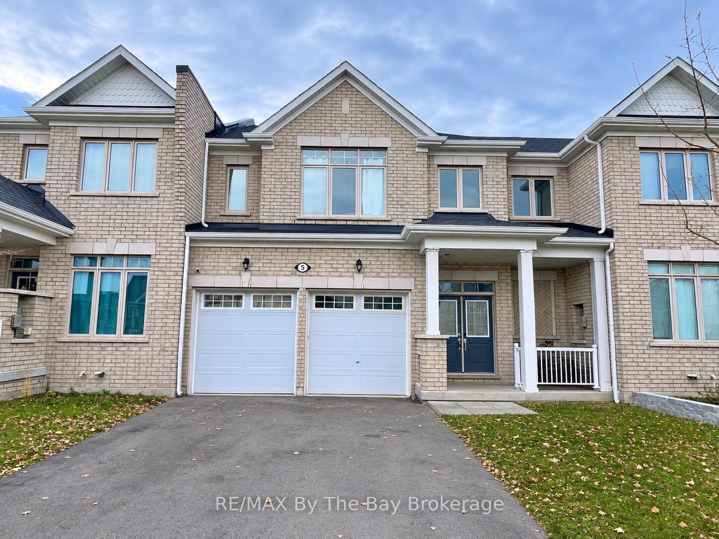 Property Photo:  5 Bianca Crescent  ON L9Z 0H7 