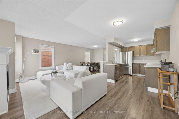 Property Photo: 19 Laurendale Avenue ON L4P 4A8