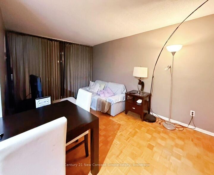 Property Photo:  89 Mc Caul Street 816  ON M5T 2X3 