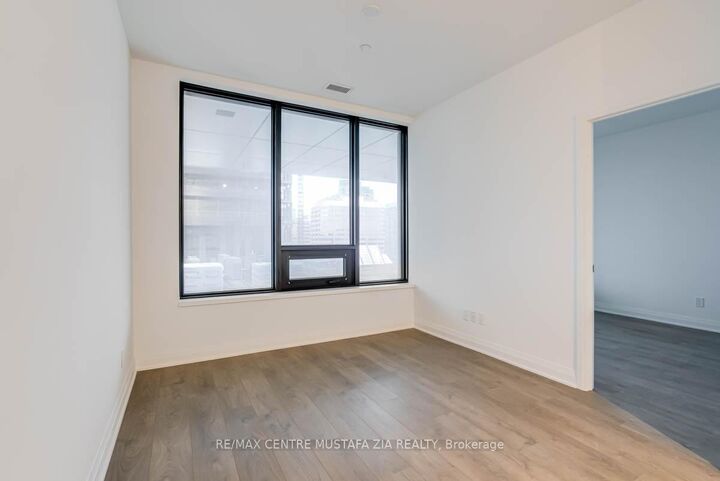 Property Photo:  4015 The Exchange N/A 601  ON L5B 0N9 