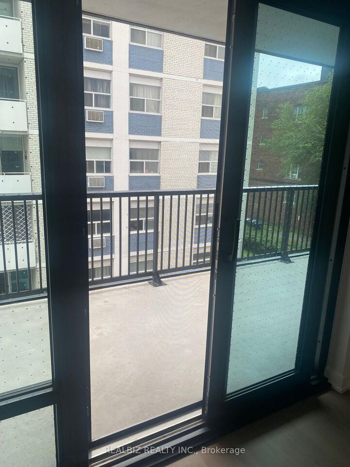Property Photo: 91 Montclair Avenue 729 ON M5P 0B1