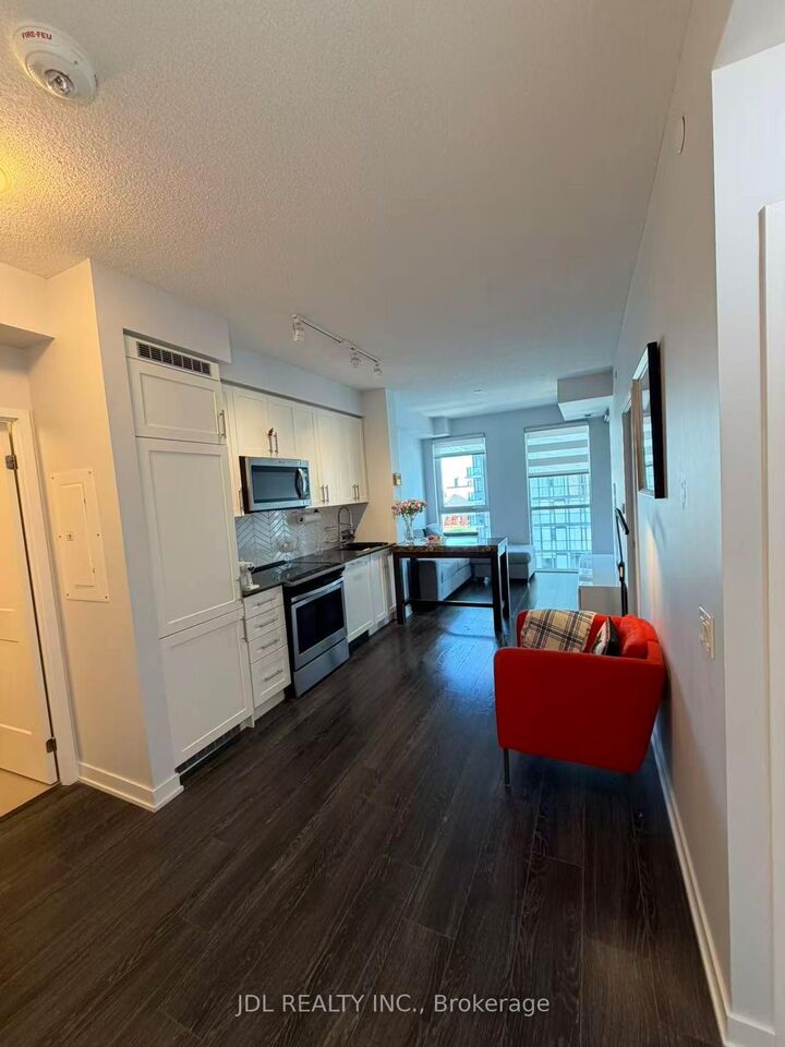 Property Photo:  4085 Parkside Village Drive 1106  ON L5B 0K9 