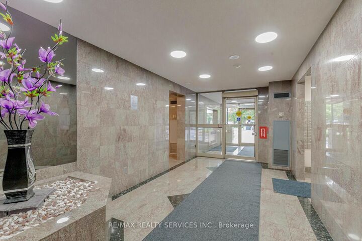 Property Photo: 30 Malta Avenue 302 ON L6Y 4S5