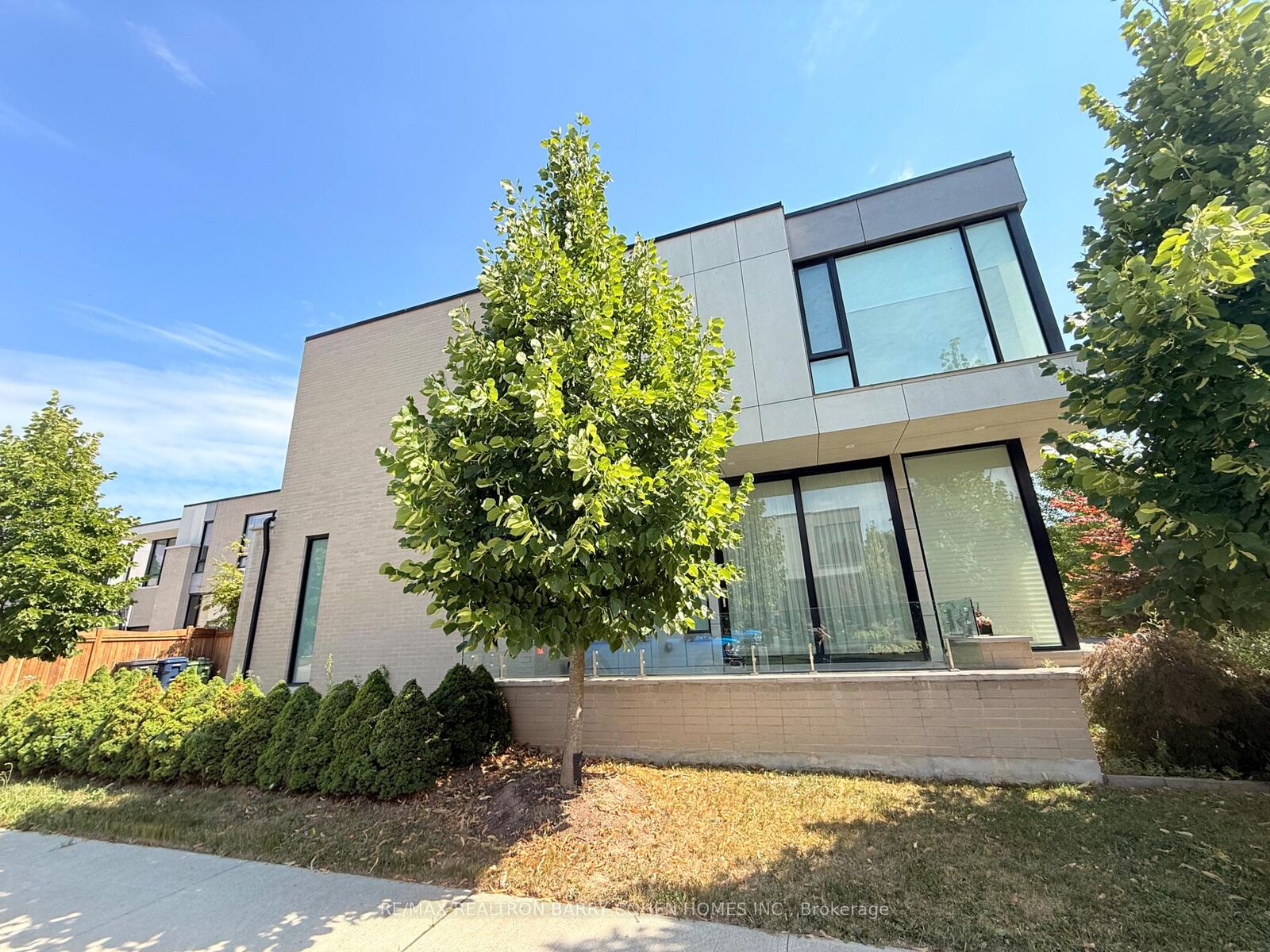 Property Photo:  9 Fairmeadow Avenue  ON M2P 0A5 