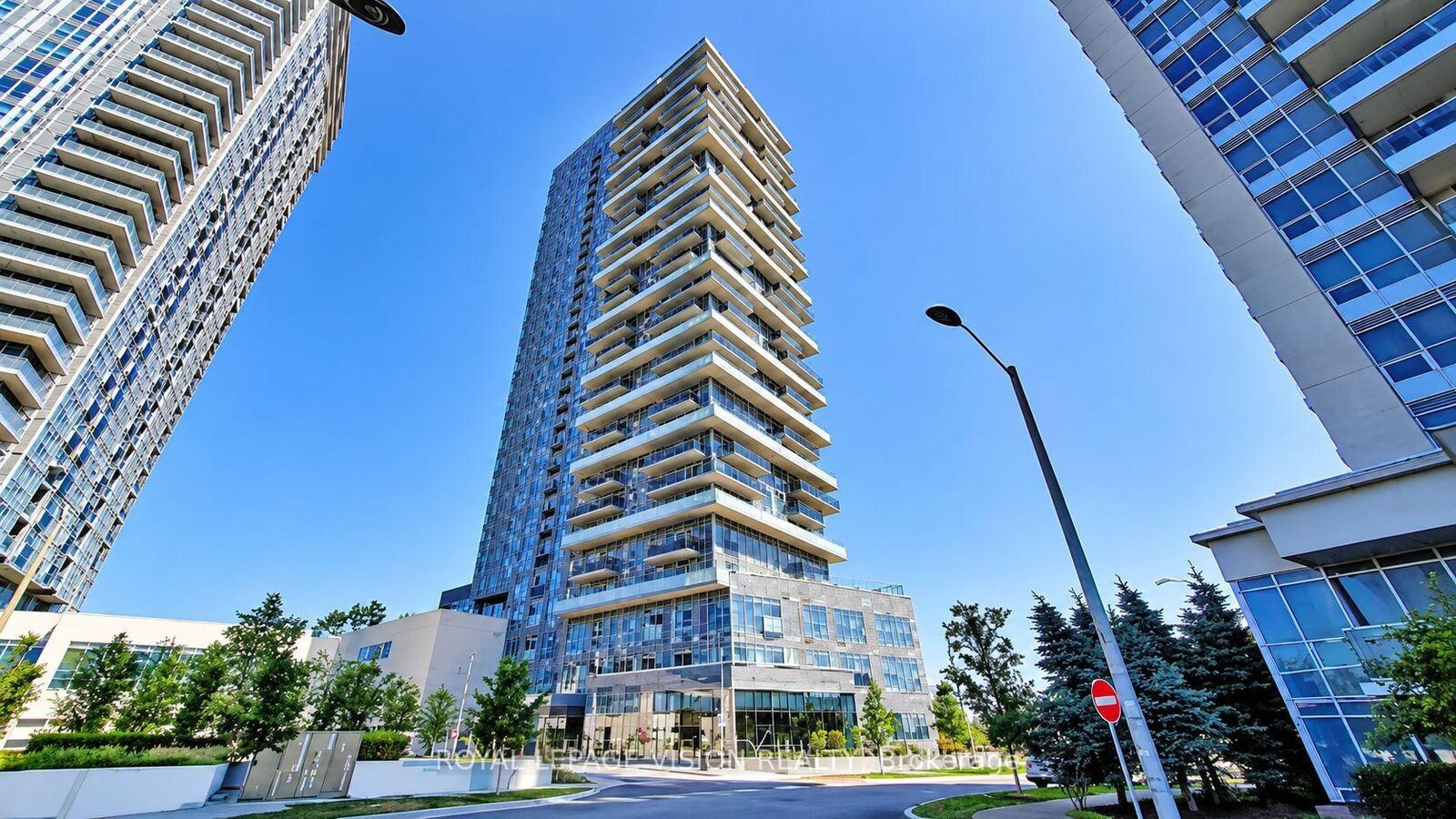 Property Photo:  225 Village Green Square 2404  ON M1S 0N4 