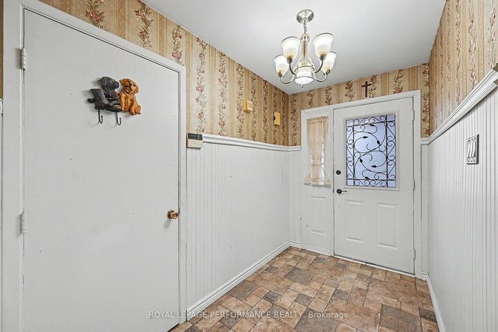 Property Photo:  281 Meadowvale Crescent  ON K6J 5K6 