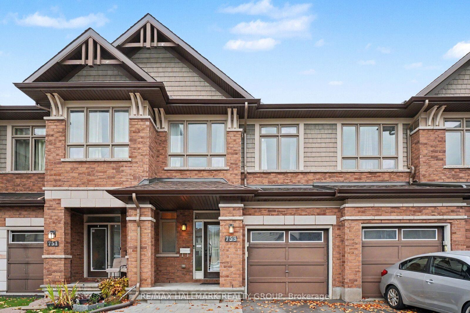 Property Photo: 753 Morningstar Way ON K1W 0G6
