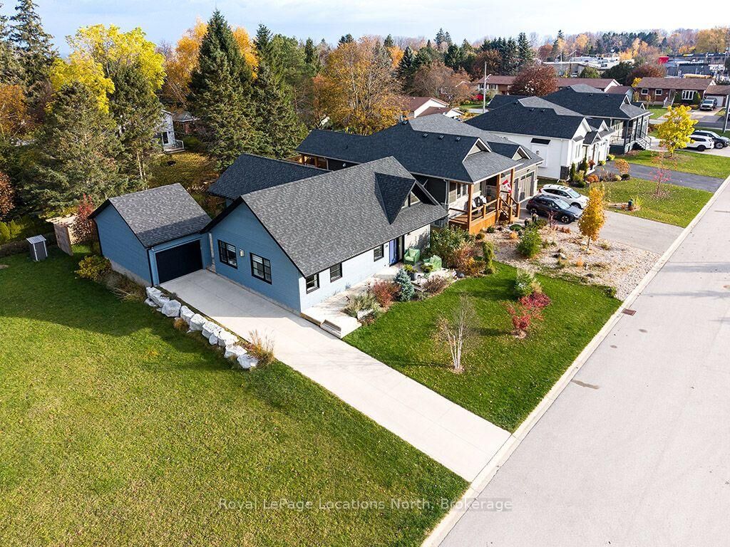 Property Photo:  30 Gordon Crescent  ON N4L 0A9 
