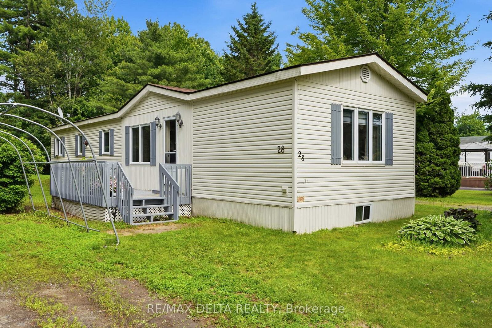Property Photo:  28-5279 County Road 17 Highway  ON K0B 1A0 