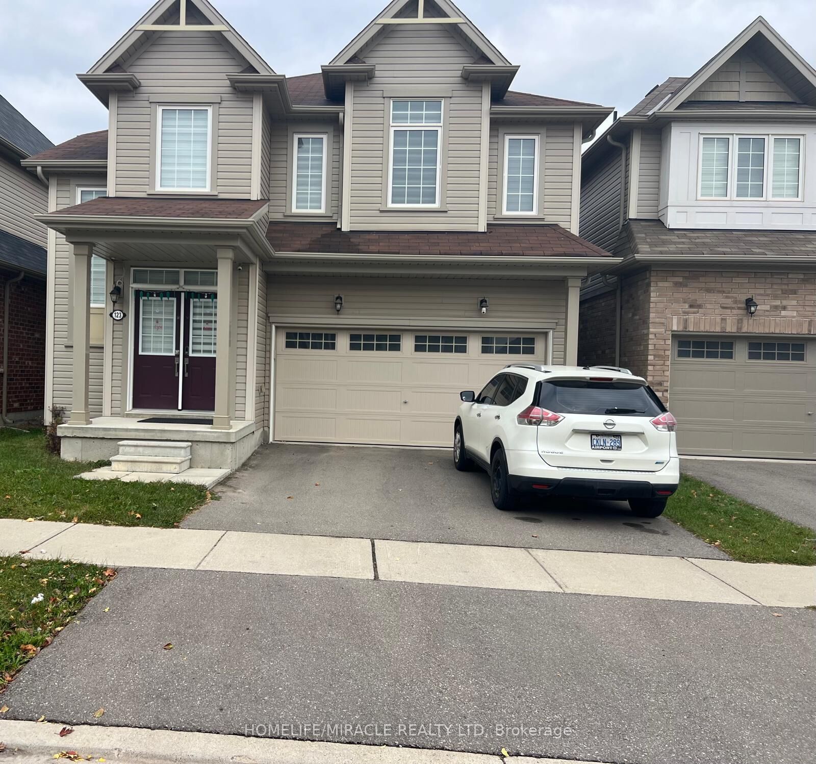 Property Photo:  123 Munro Circle  ON N3T 0R4 