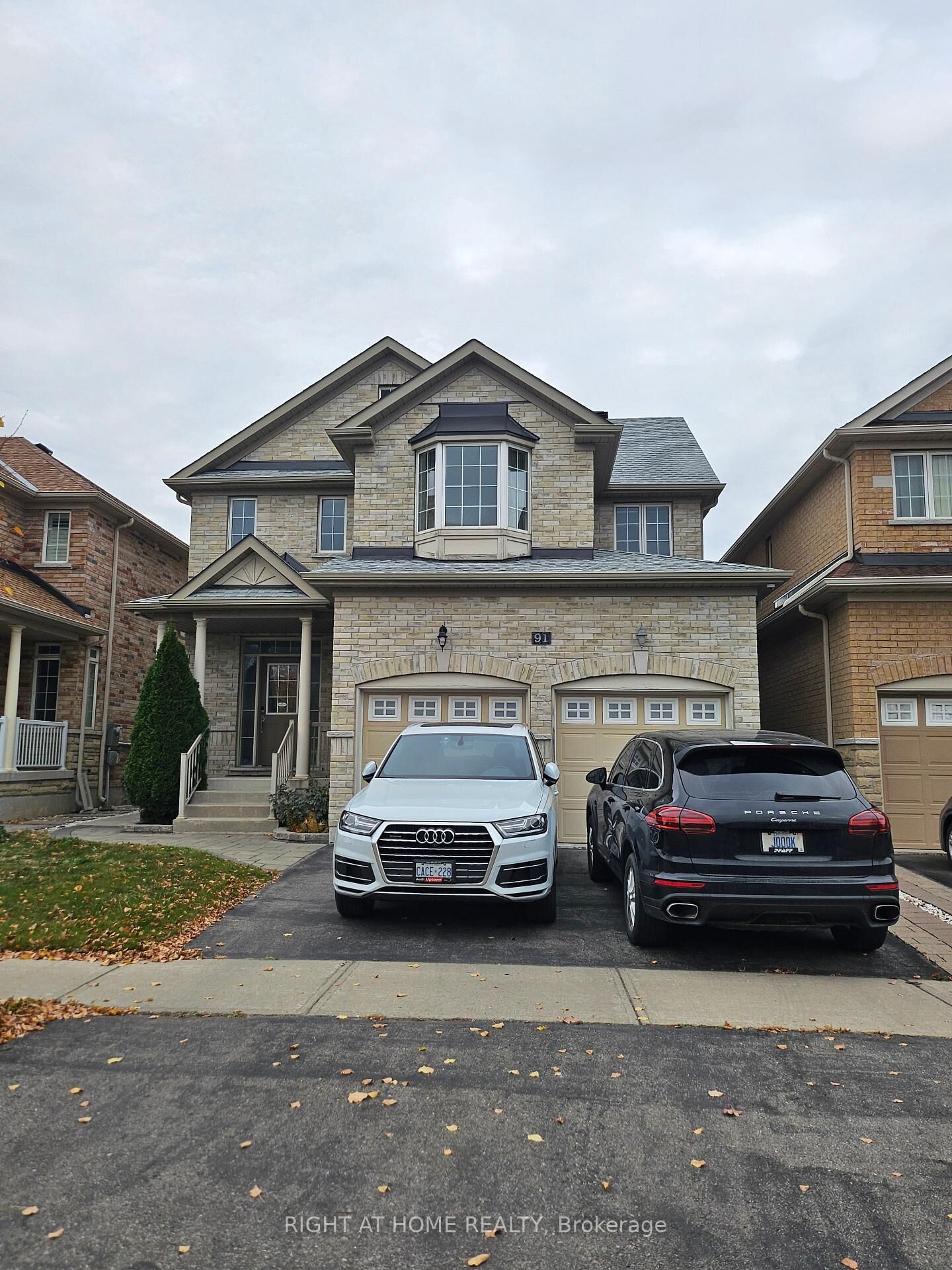 Property Photo:  91 Landsdown Crescent  ON L6E 0M8 